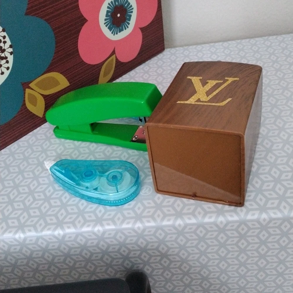 Pencil Holder Art Gold LouisVuittonLettersBRAND NEW‎ ITEM Makeup Brush Holder